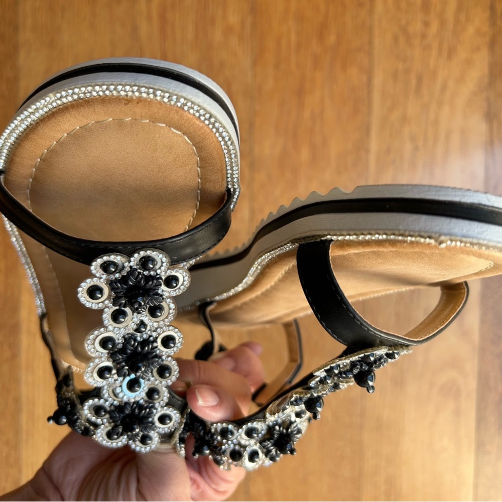Like New! Sandals - Picture 2 of 4